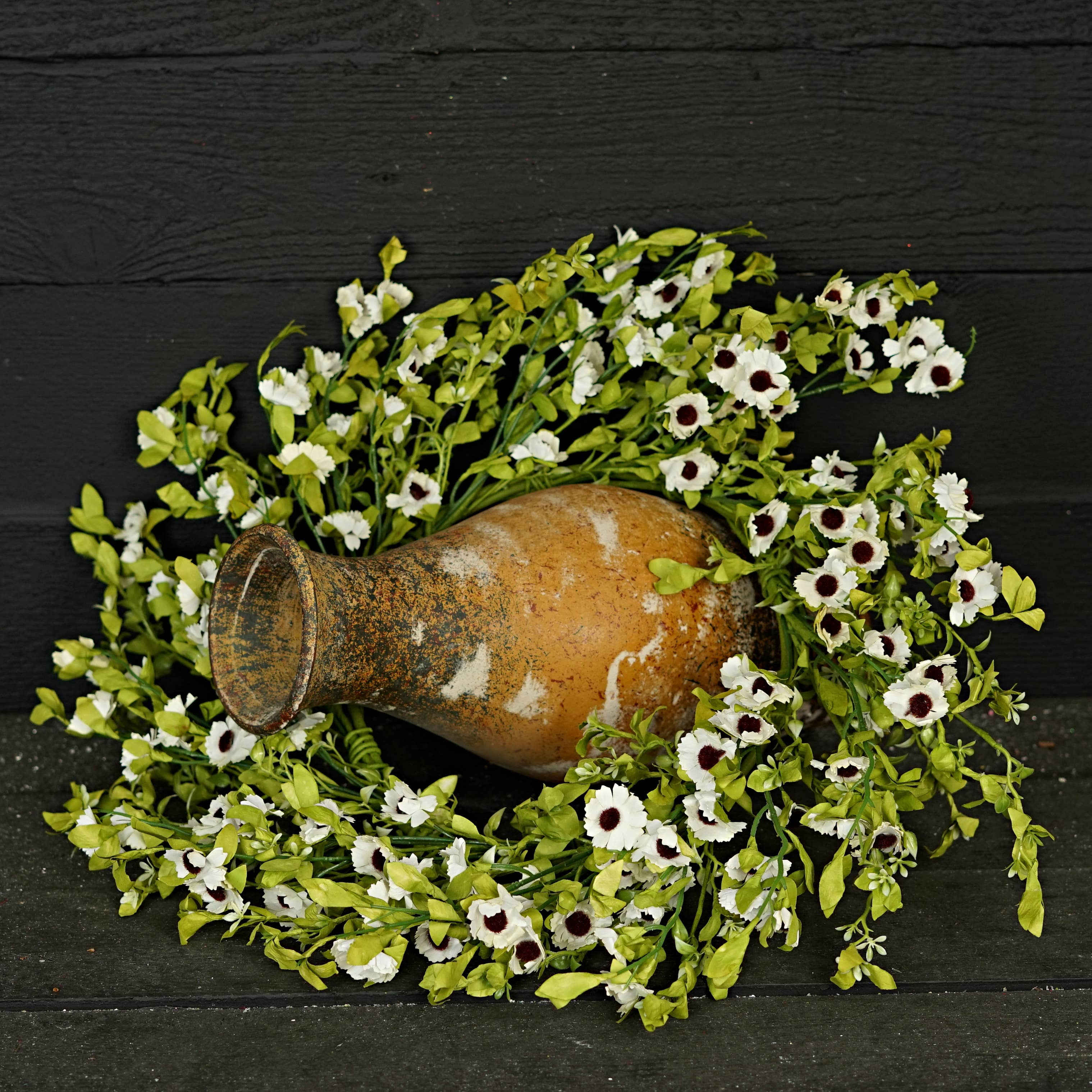 Cream Mountain Daisy Blossoms 20" -Wreath-Spring