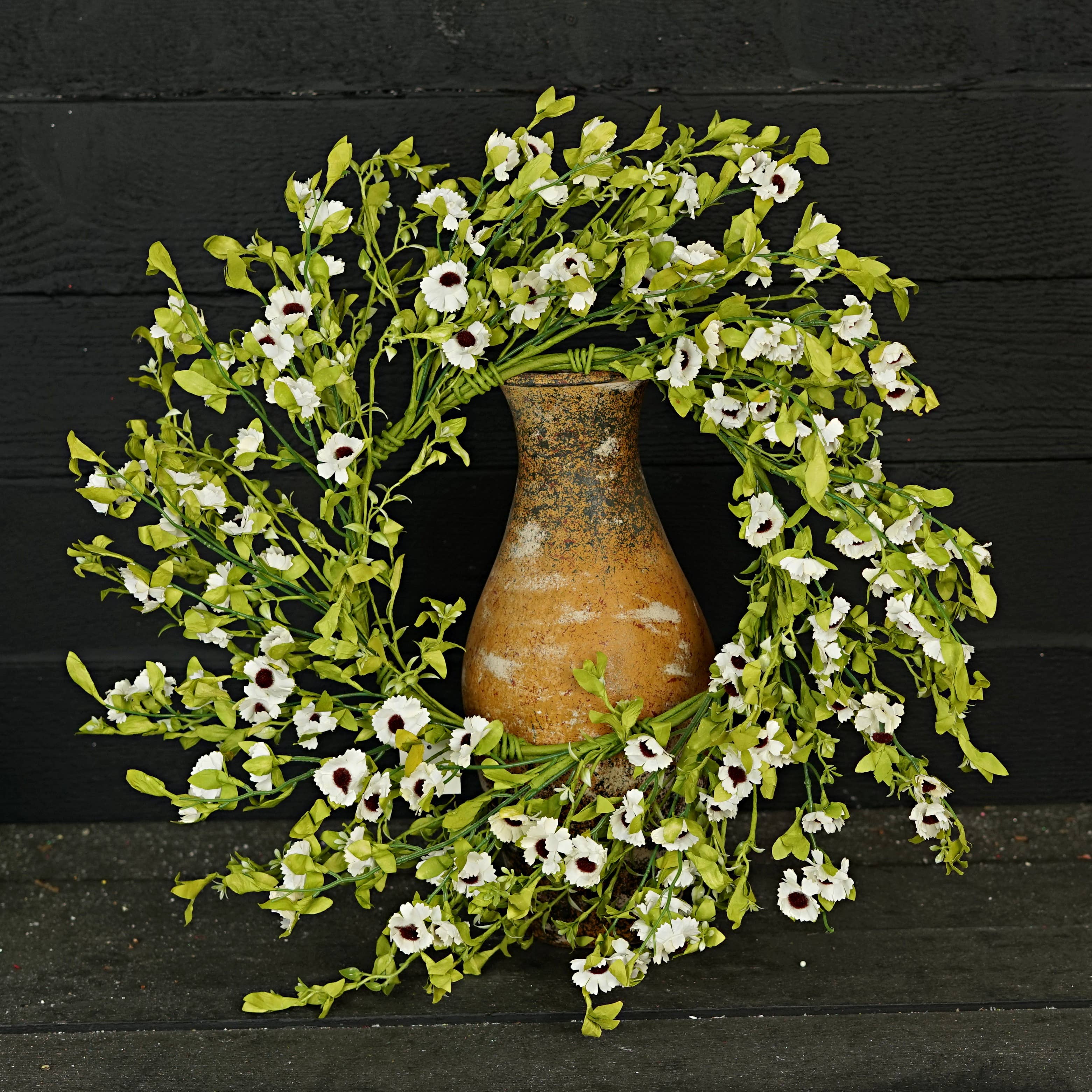 Cream Mountain Daisy Blossoms 20" -Wreath-Spring