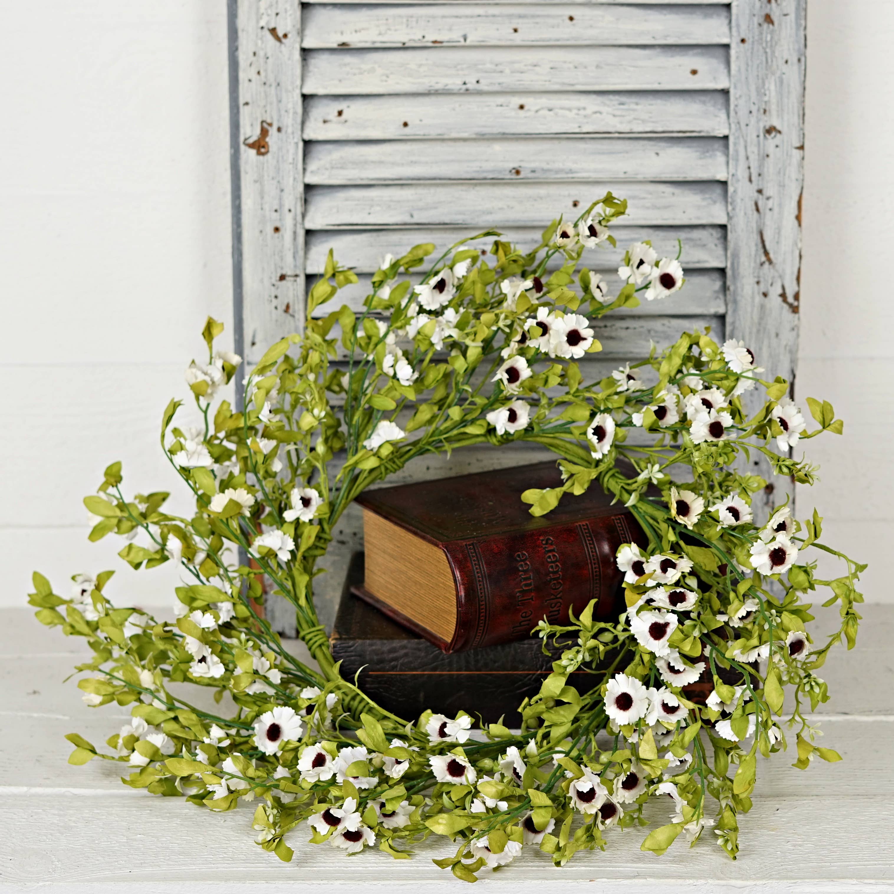 Cream Mountain Daisy Blossoms 20" -Wreath-Spring