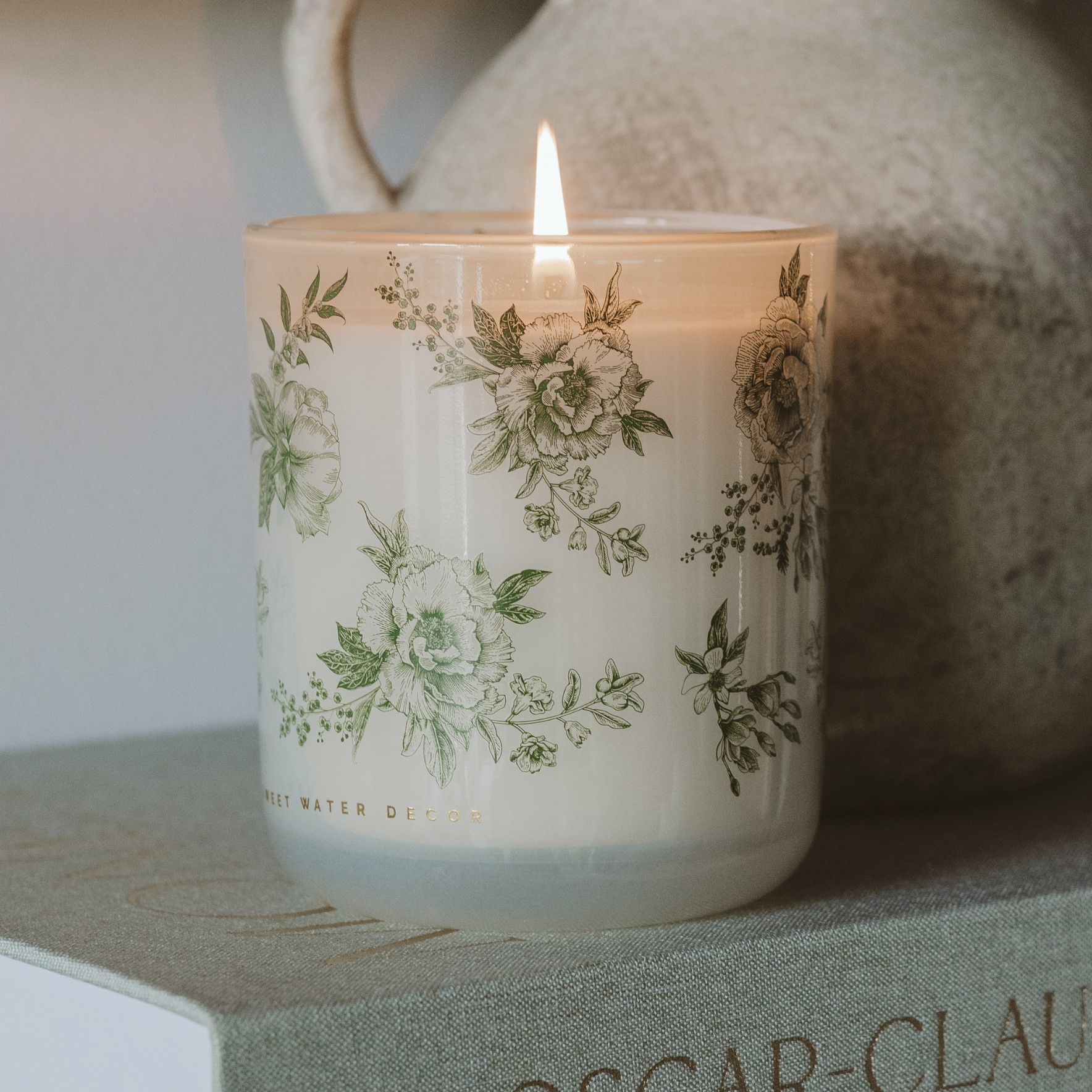 *NEW* Green Delft 12 oz Soy Candle - Home Decor